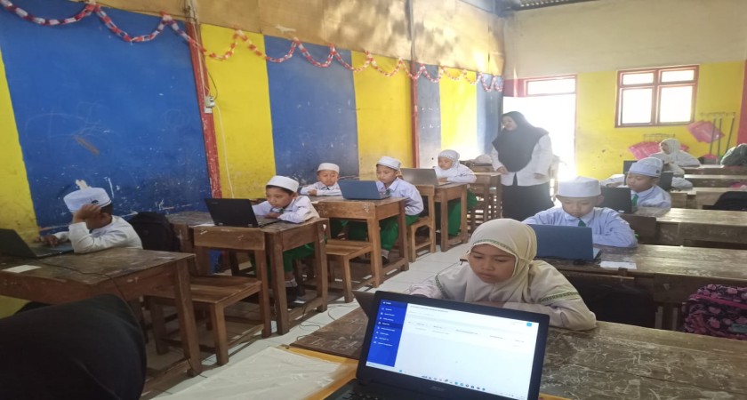 Kegiatan Ujian Online Siswa MI Al-Islamiyah